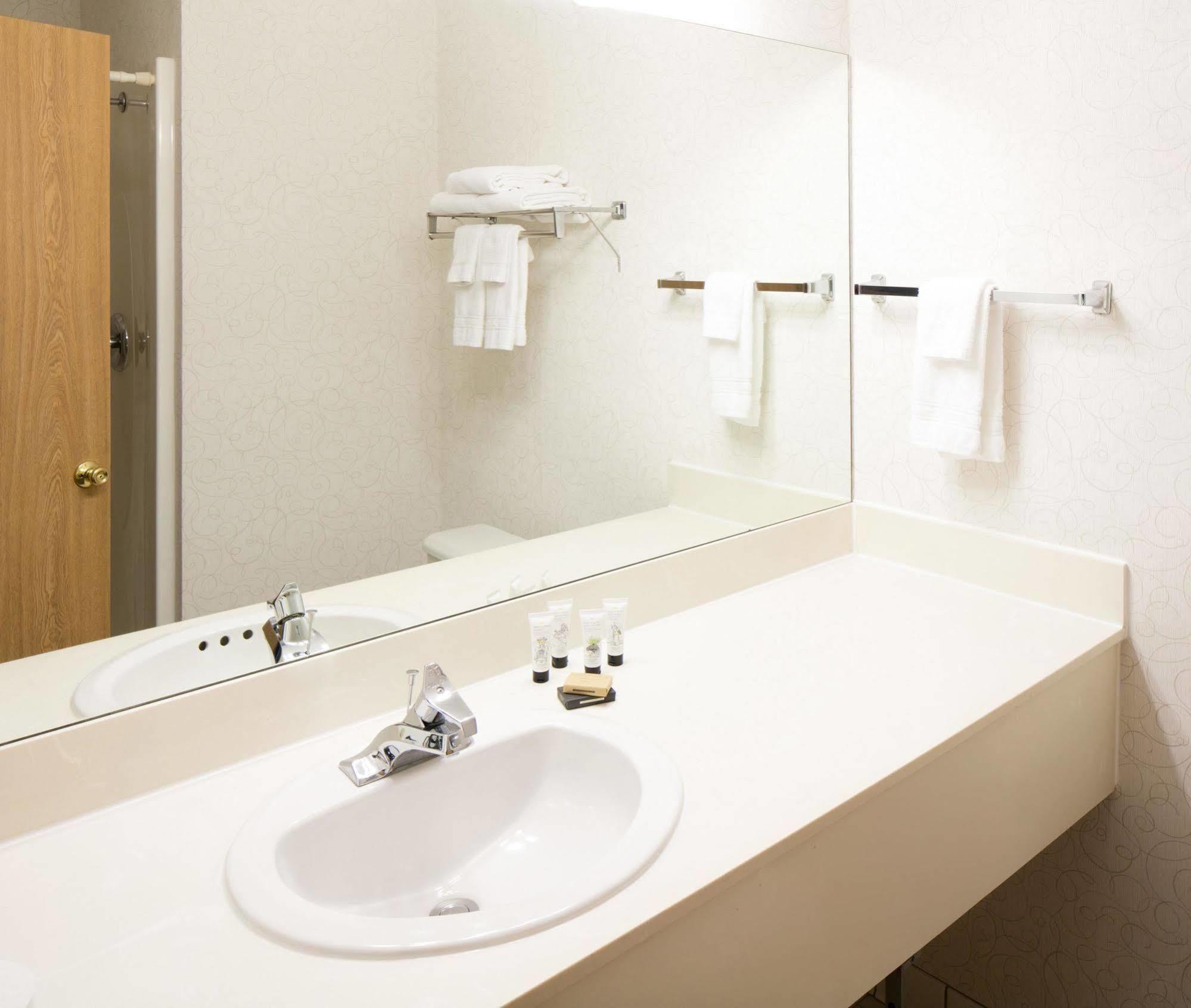 Red Lion & At Olympic National Park Hotel Sequim